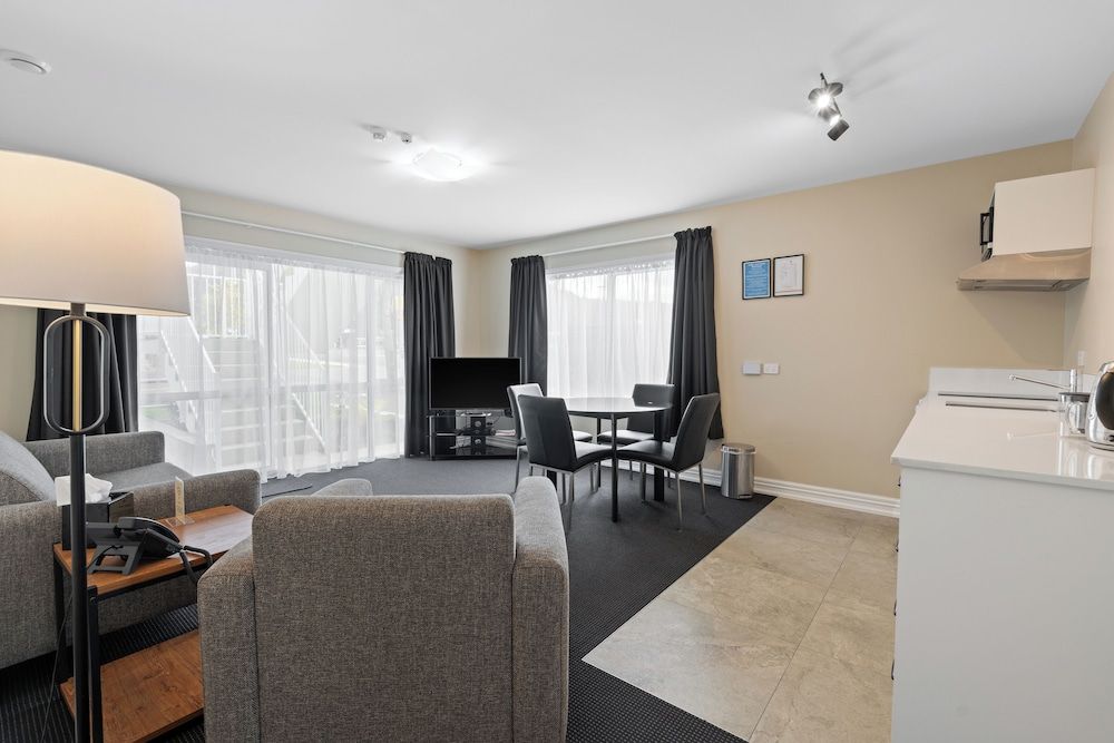 Newina Rotorua Executive Apartment, 2 Bedrooms, Mountain View, Mezzanine 9