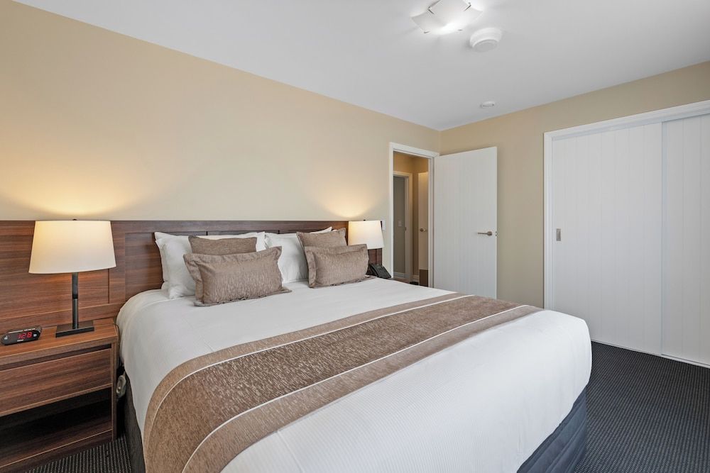 Newina Rotorua Executive Apartment, 2 Bedrooms, Mountain View, Mezzanine 5