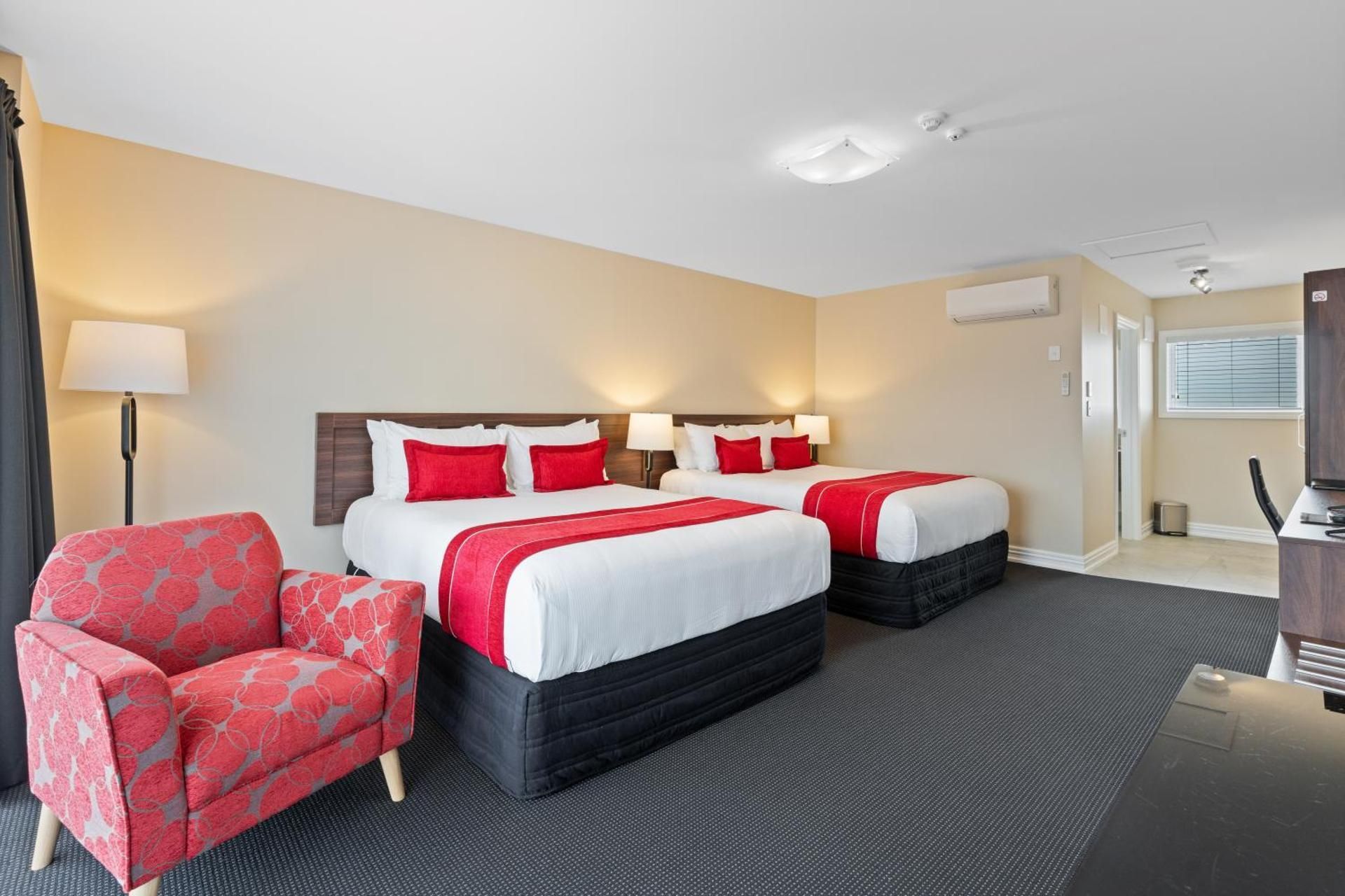 Newina Rotorua Superior Queen Room with Two Queen Beds 2