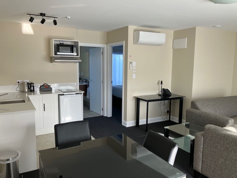 Newina Rotorua Executive Suite, 1 Queen Bed with Sofa bed, Mezzanine 4