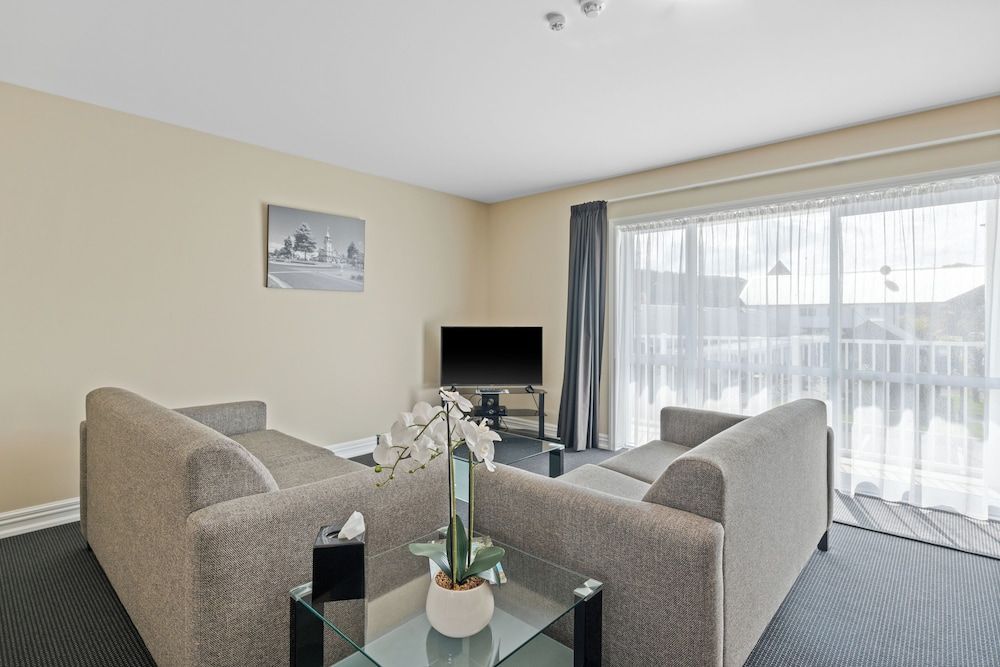 Newina Rotorua Premium Suite, 1 Queen Bed, Hot Tub, Ground Floor 10