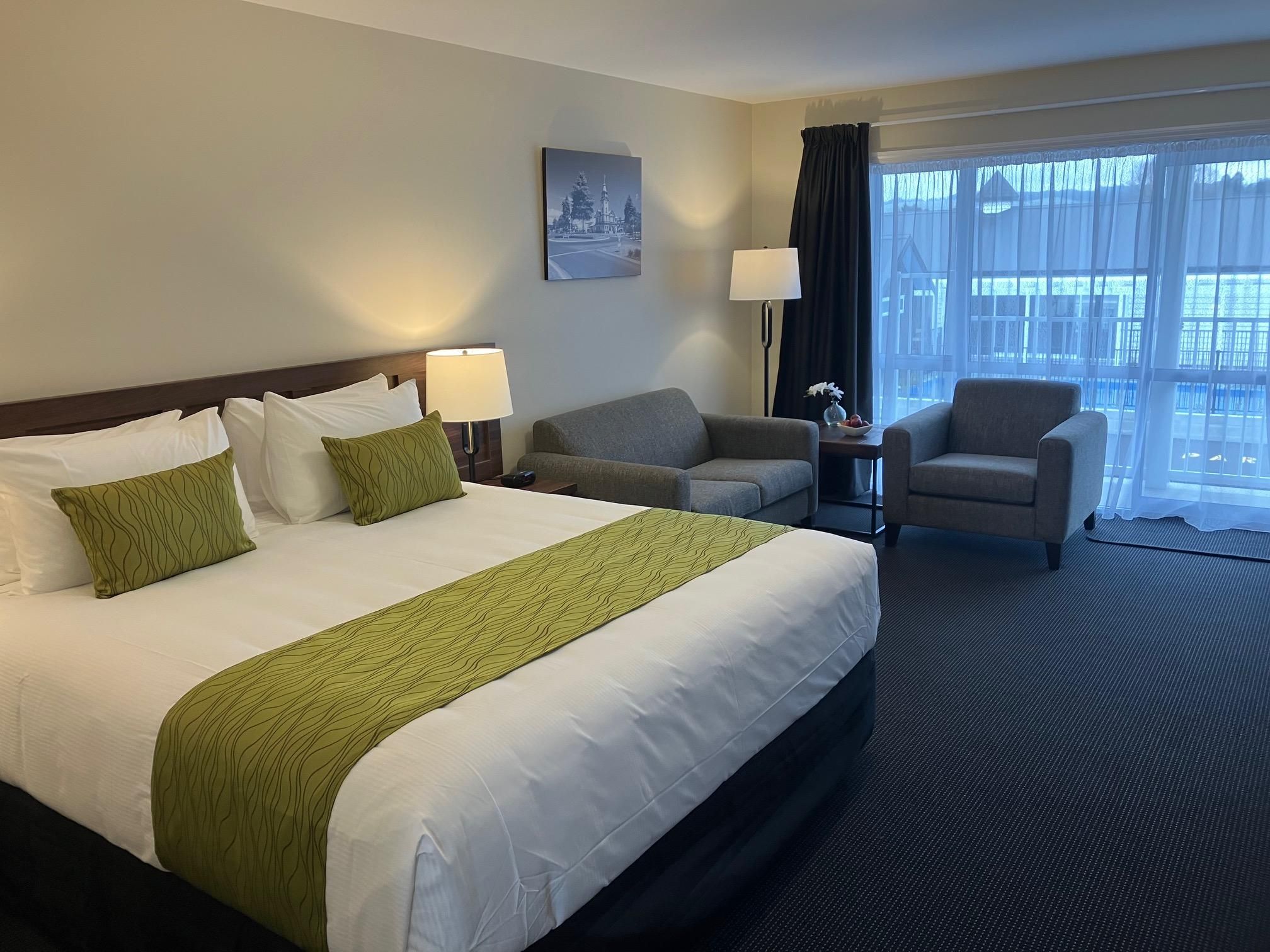 Business King Room