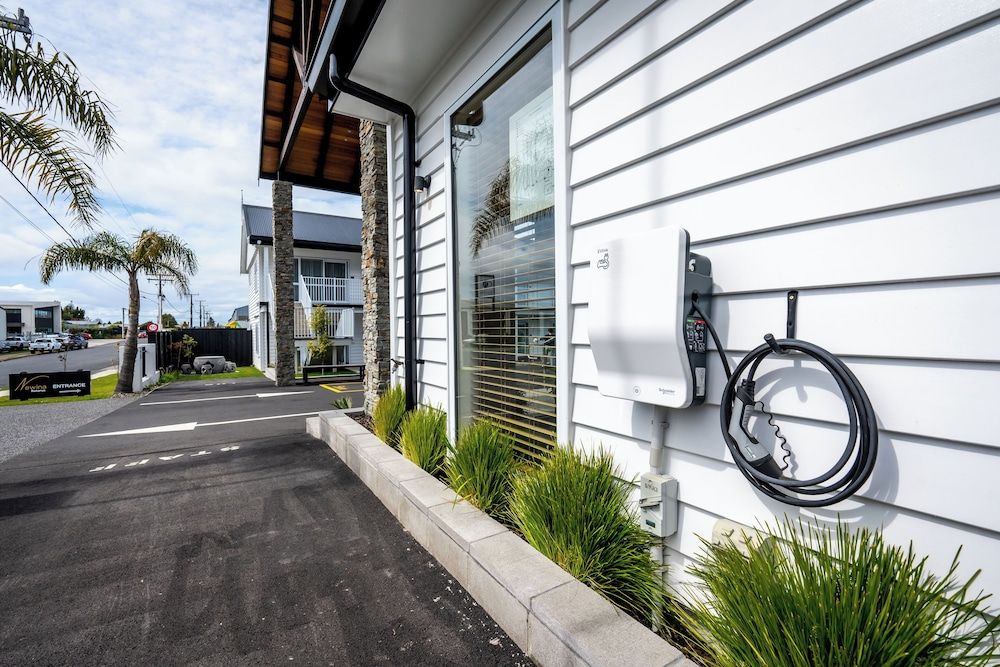 Electric vehicle charging station