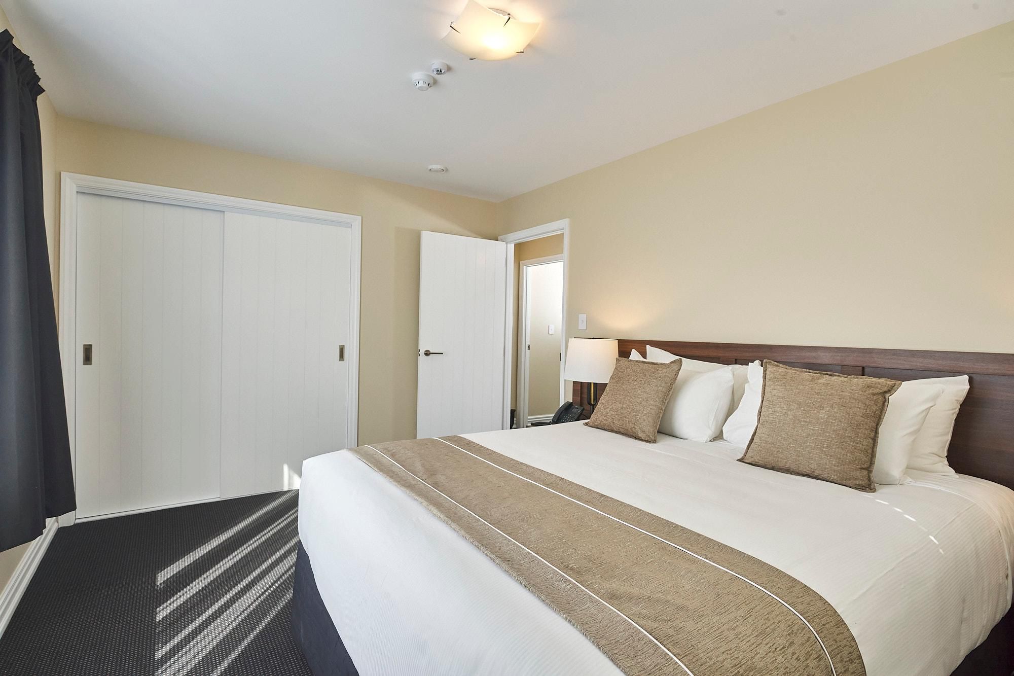 2 Double Accessible Room with Roll In Shower