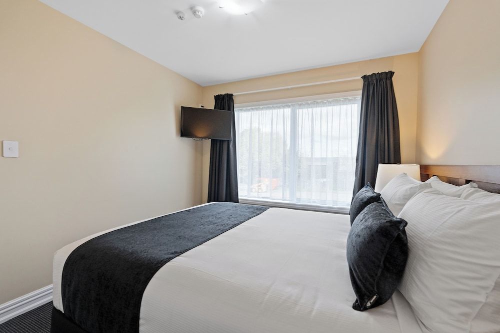 Newina Rotorua Premium Suite, 1 Queen Bed, Hot Tub, Ground Floor 3