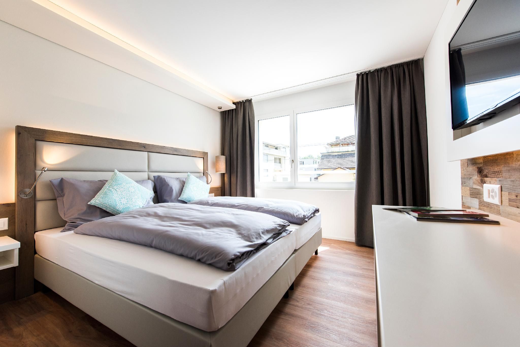 2416701_17062703020054080279