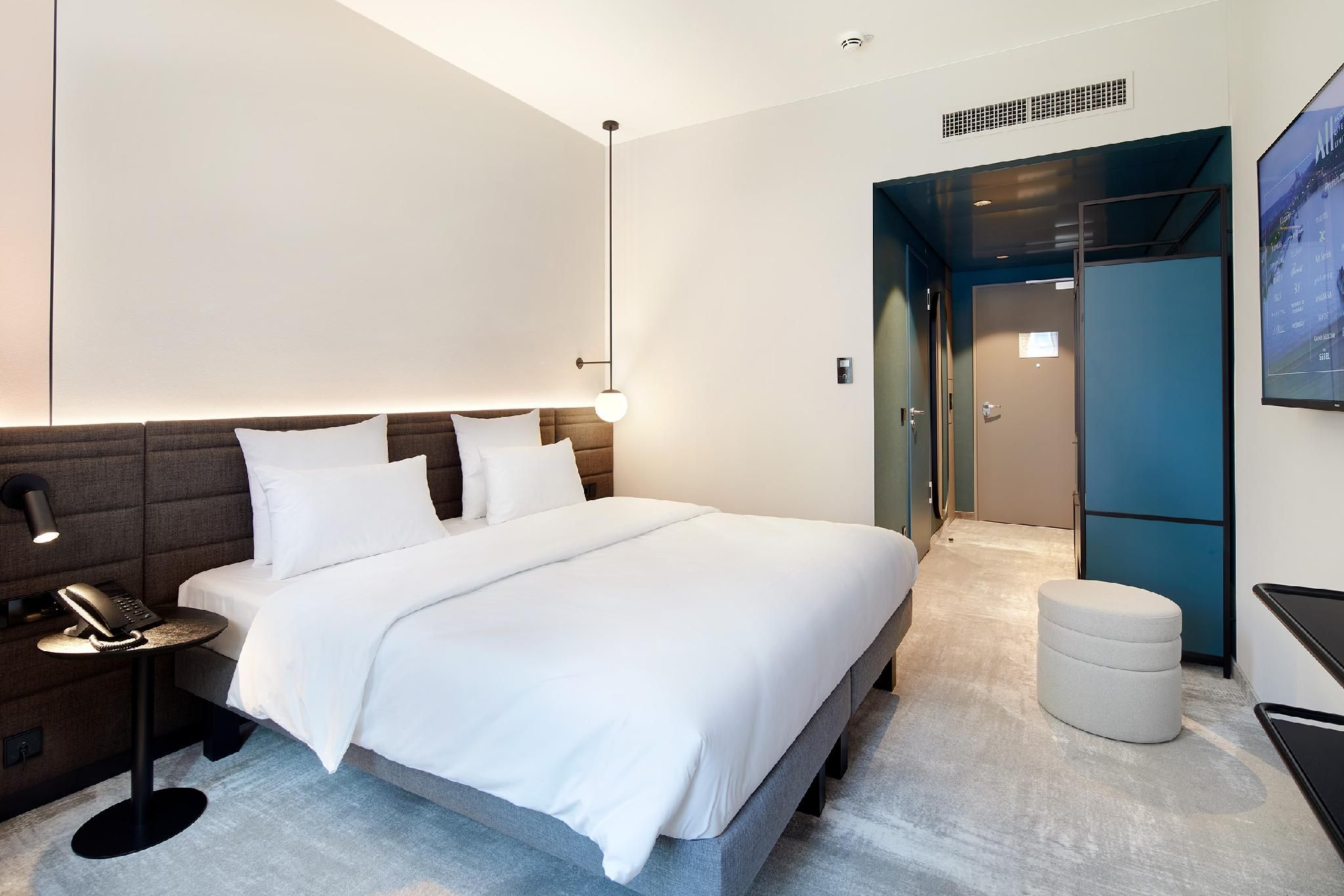 Superior Room with 1 double bed and sofa bed