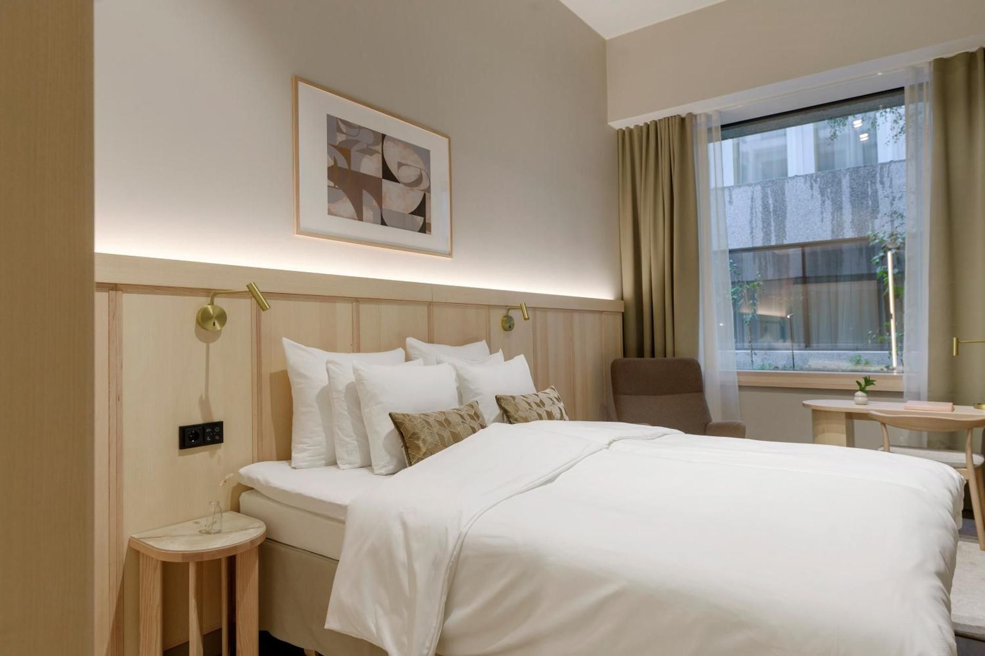 Standard Queen Room