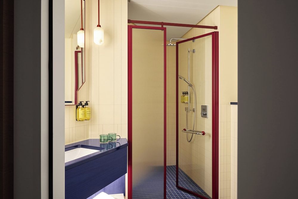 Kimpton Main Frankfurt by IHG Room (Essential) 4