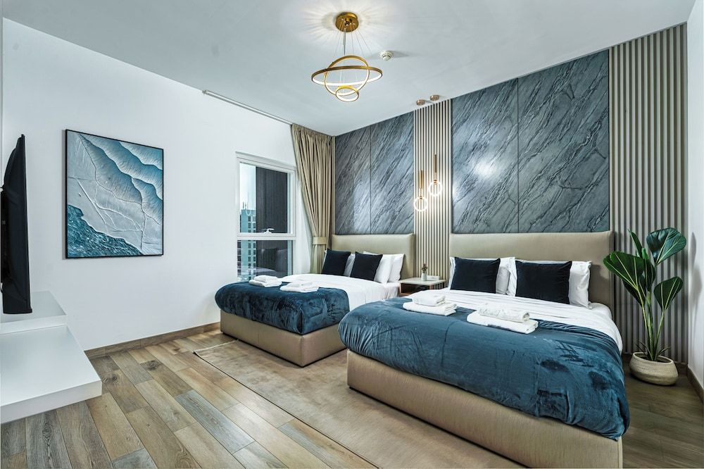 Luxe Ventures Waters Edge Haven