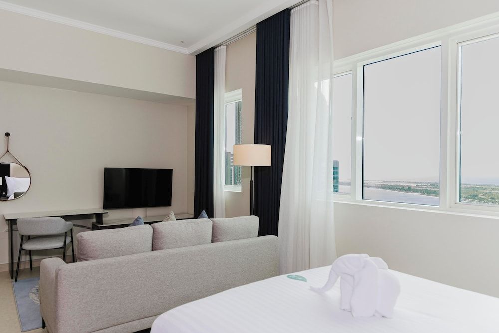 Jannah Executive Hotel Apartments Deluxe Studio, 1 King Bed, Sea View 2