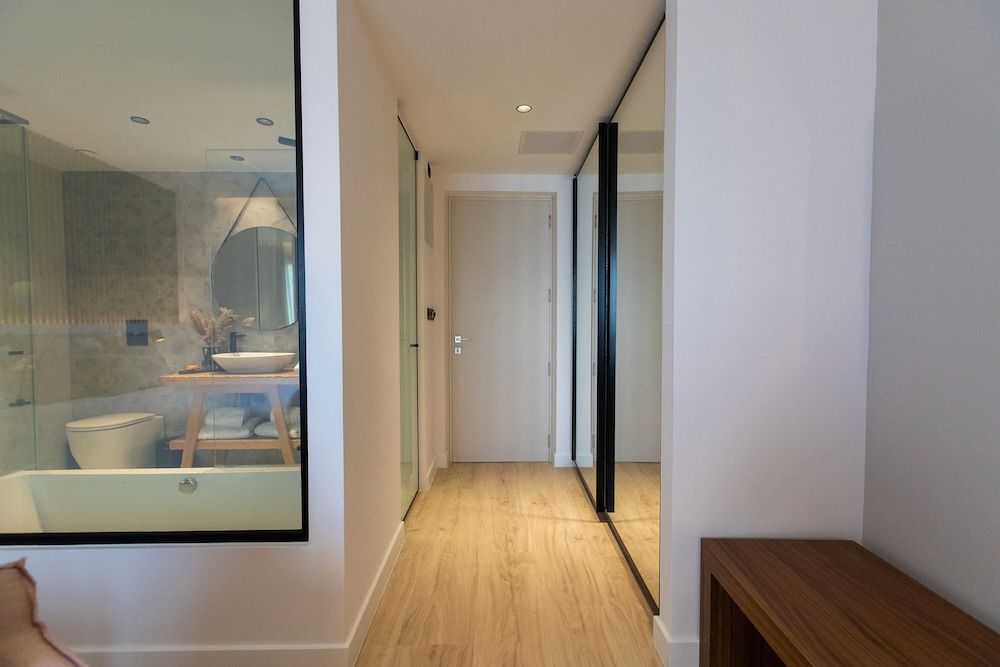 Old Port Hotel Junior Suite, City View 6