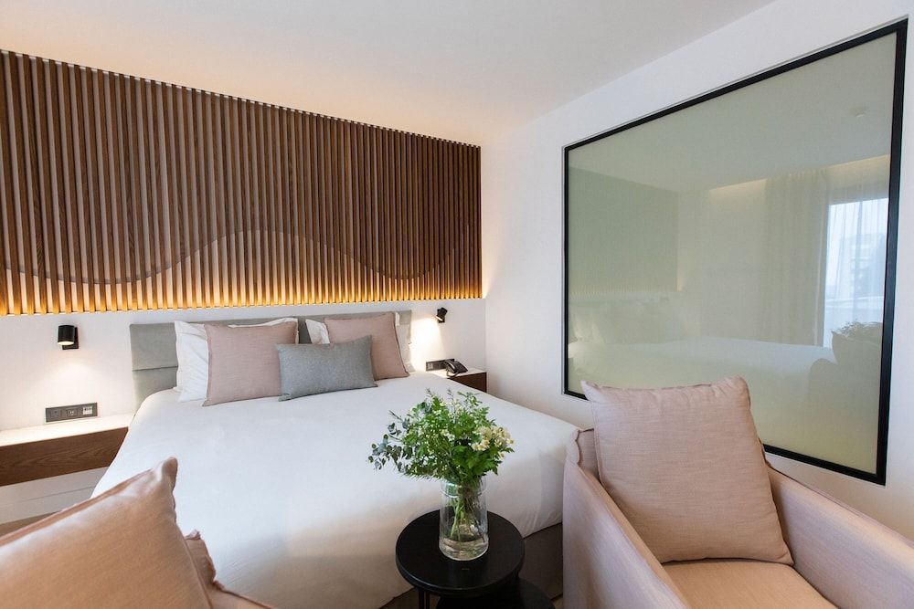 Old Port Hotel Junior Suite, City View 5