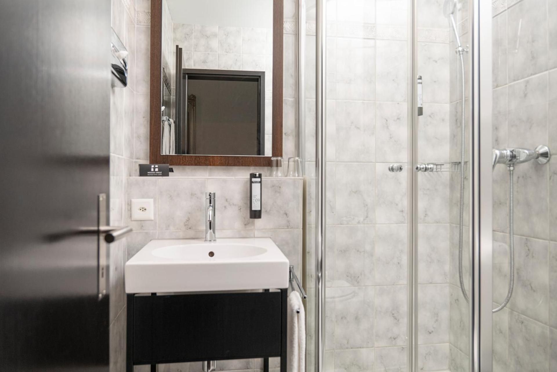 Boutique Hotel Weisses Kreuz - Adult only Hotel Double Room with Shower - Non-Smoking 3