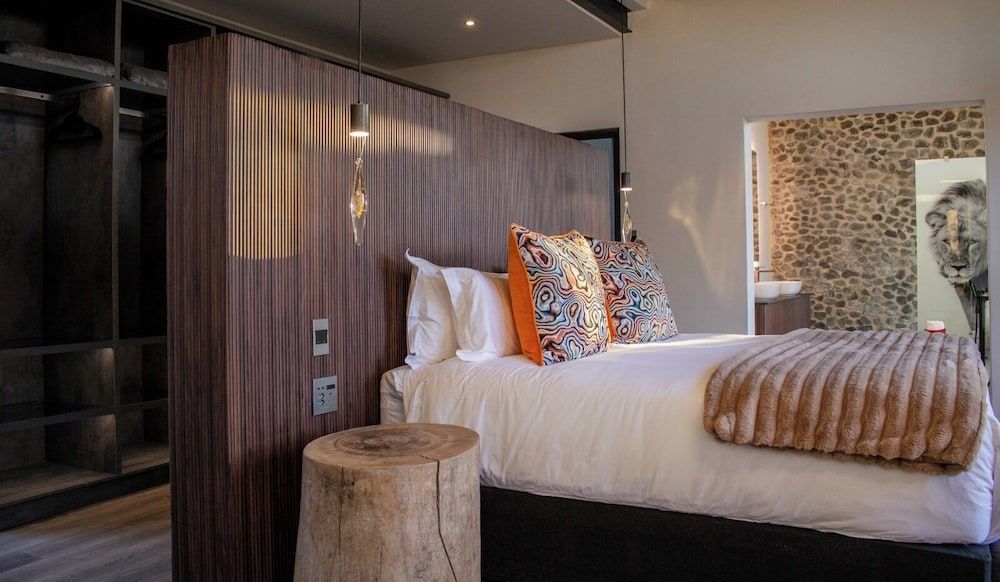 Umoya Safari Lodge Superior Suite, Mountain View 2