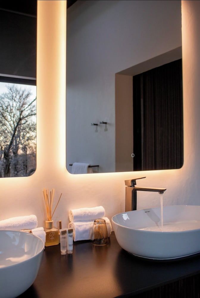 Umoya Safari Lodge Superior Suite, Mountain View 12