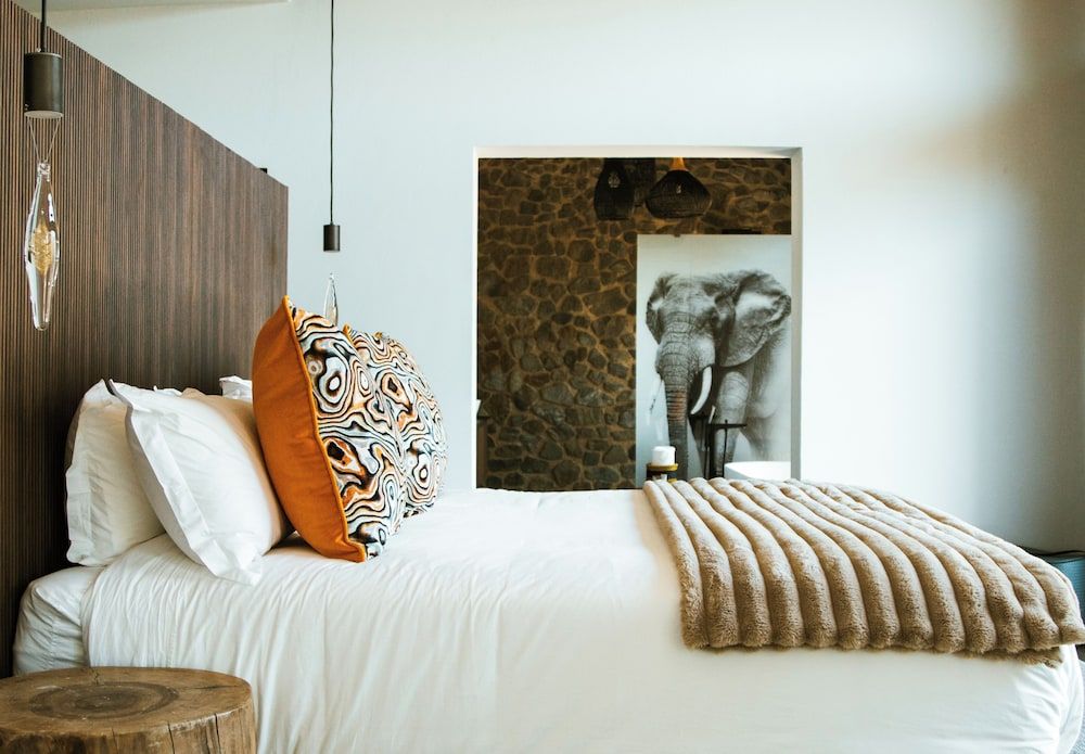 Umoya Safari Lodge Superior Suite, Mountain View 5