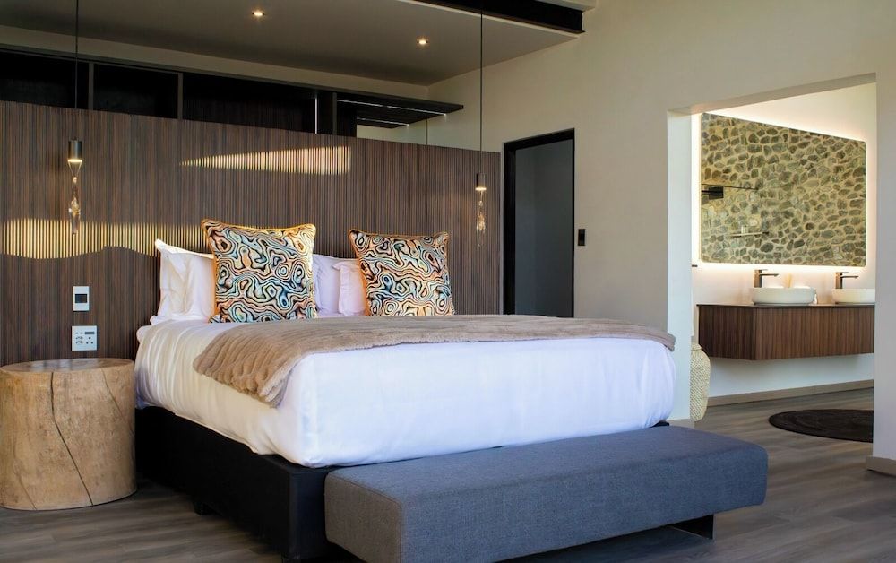 Umoya Safari Lodge Superior Suite, Mountain View 4