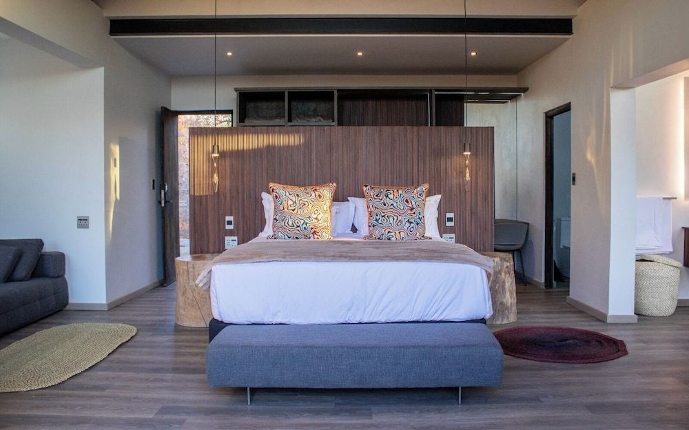 Umoya Safari Lodge Superior Suite, Mountain View 3