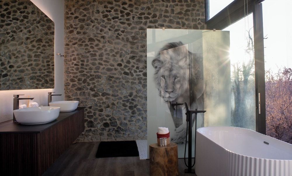 Umoya Safari Lodge Superior Suite, Mountain View 15