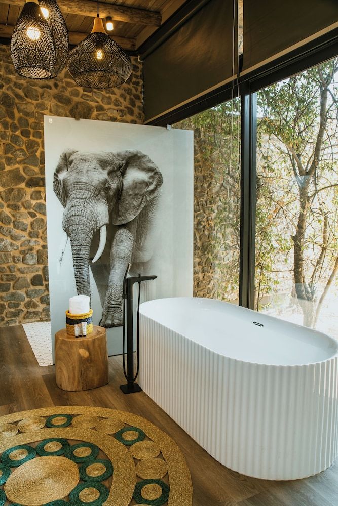 Umoya Safari Lodge Superior Suite, Mountain View 18