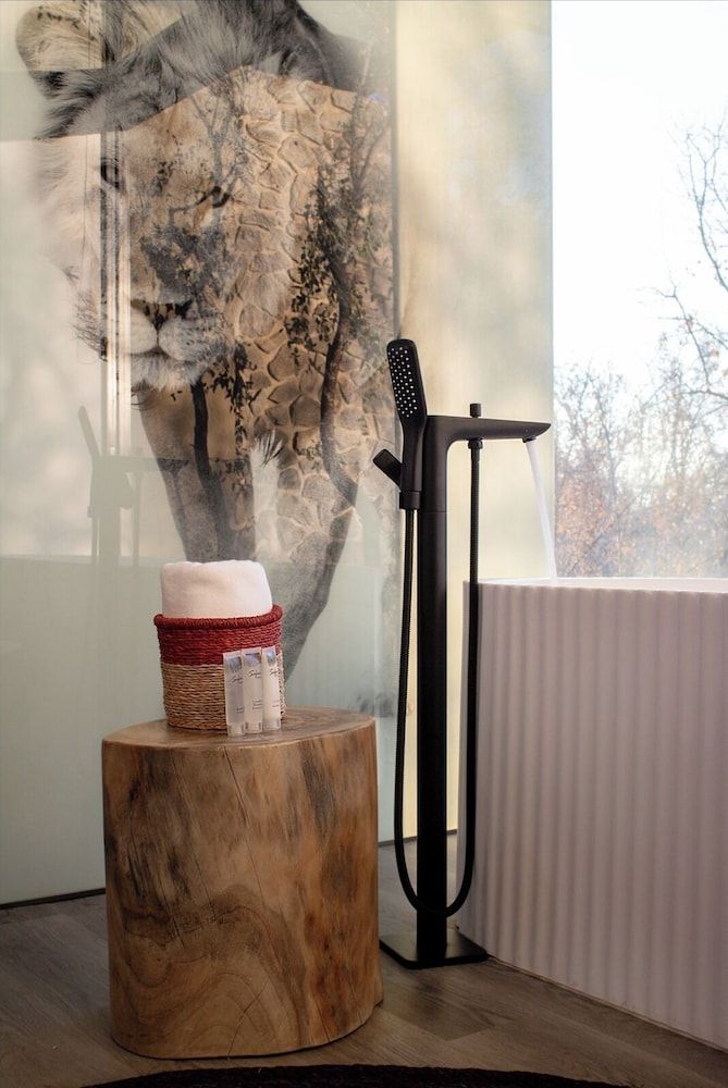 Umoya Safari Lodge Superior Suite, Mountain View 16