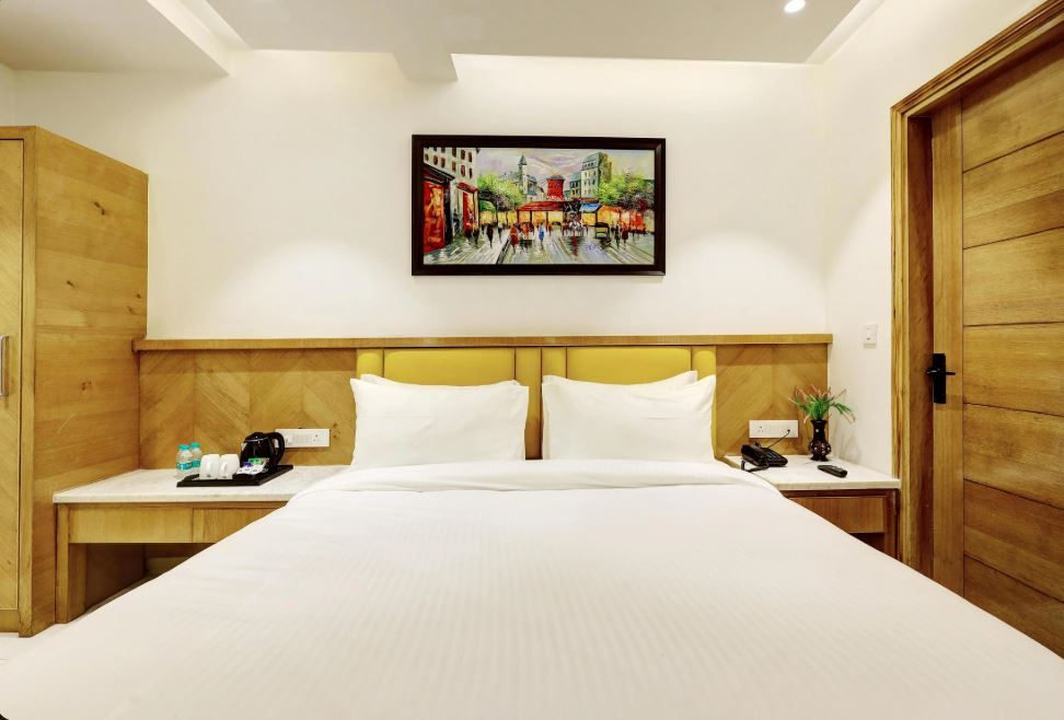 Hotel Namaste Hindustan Near Connaught Place Deluxe Room 3