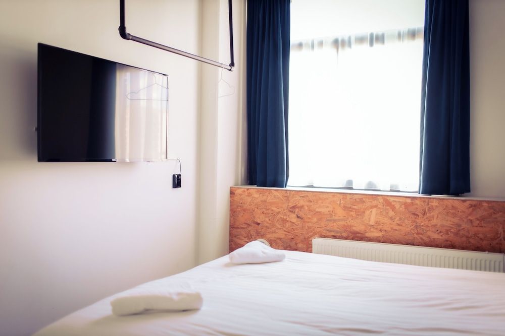 Urban Hotel The Golden Stork City Double Room, 1 Queen Bed 3