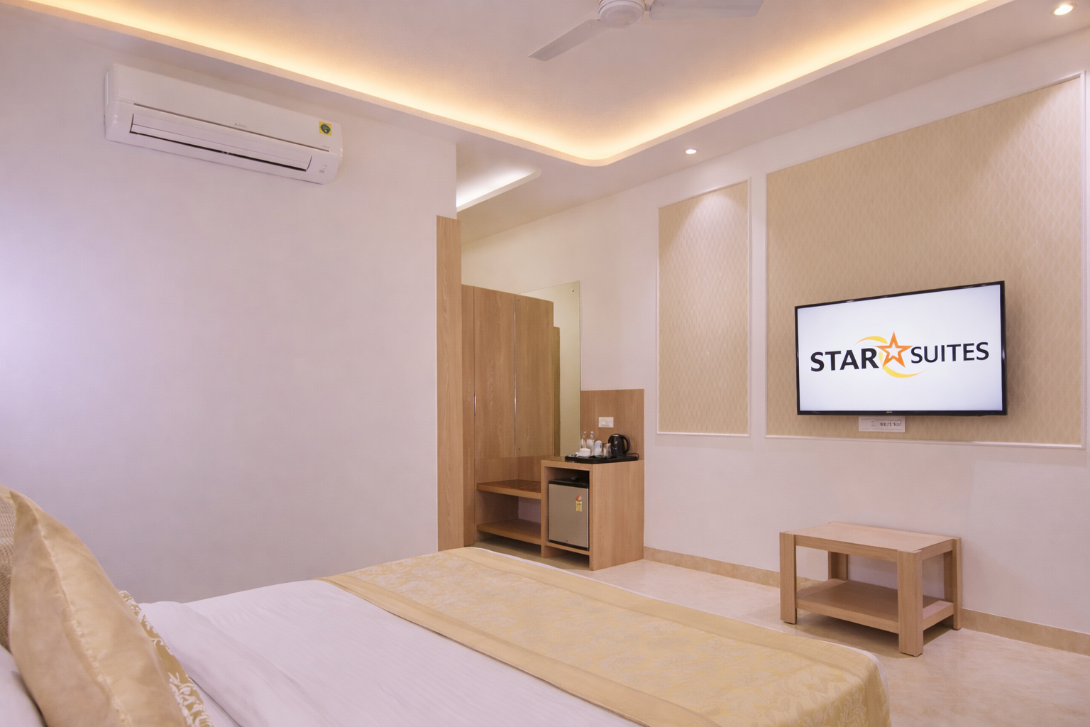 Hotel YOLO By Star Group Luxury Queen Suite Room 12