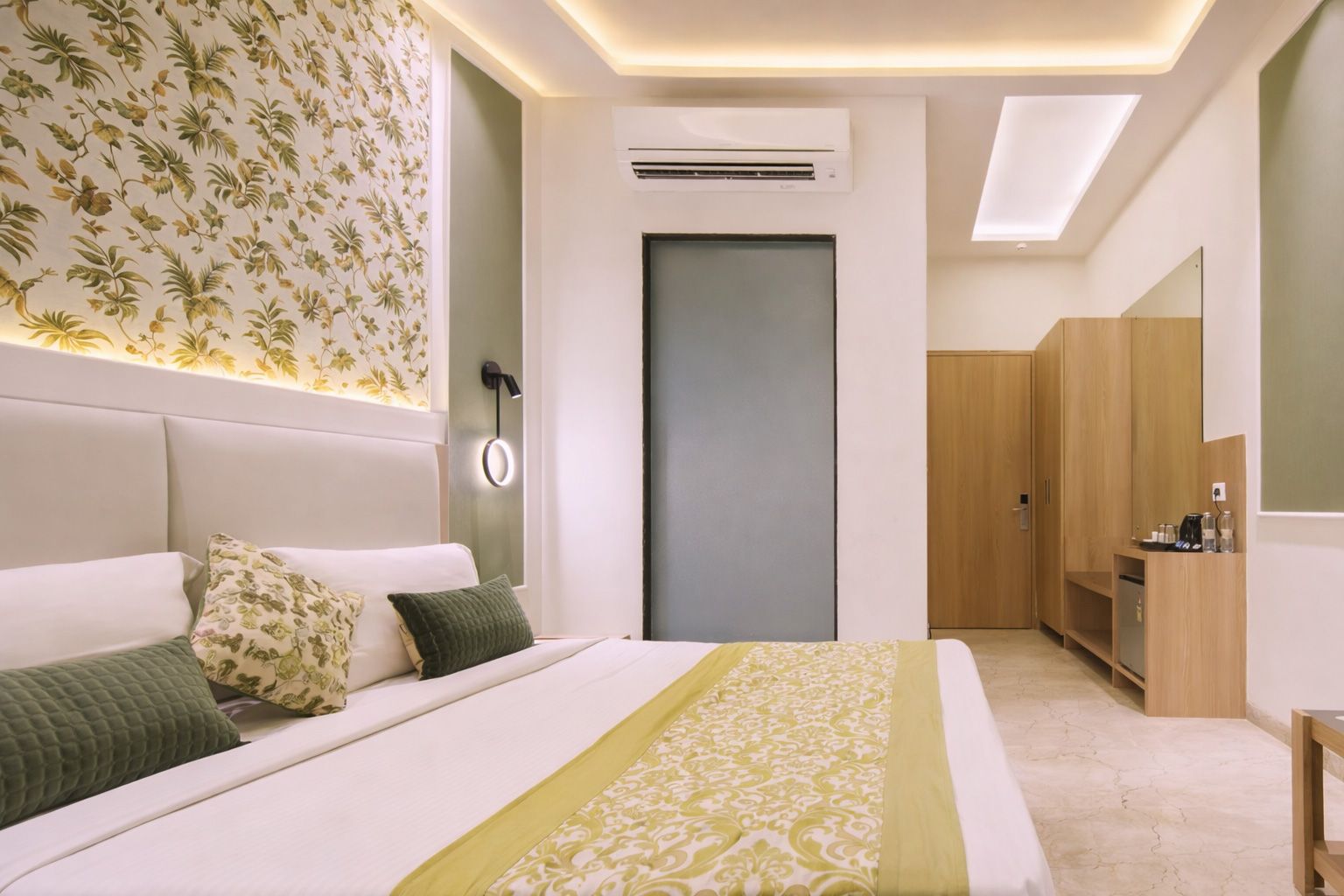 Hotel YOLO By Star Group Luxury Queen Suite Room 14