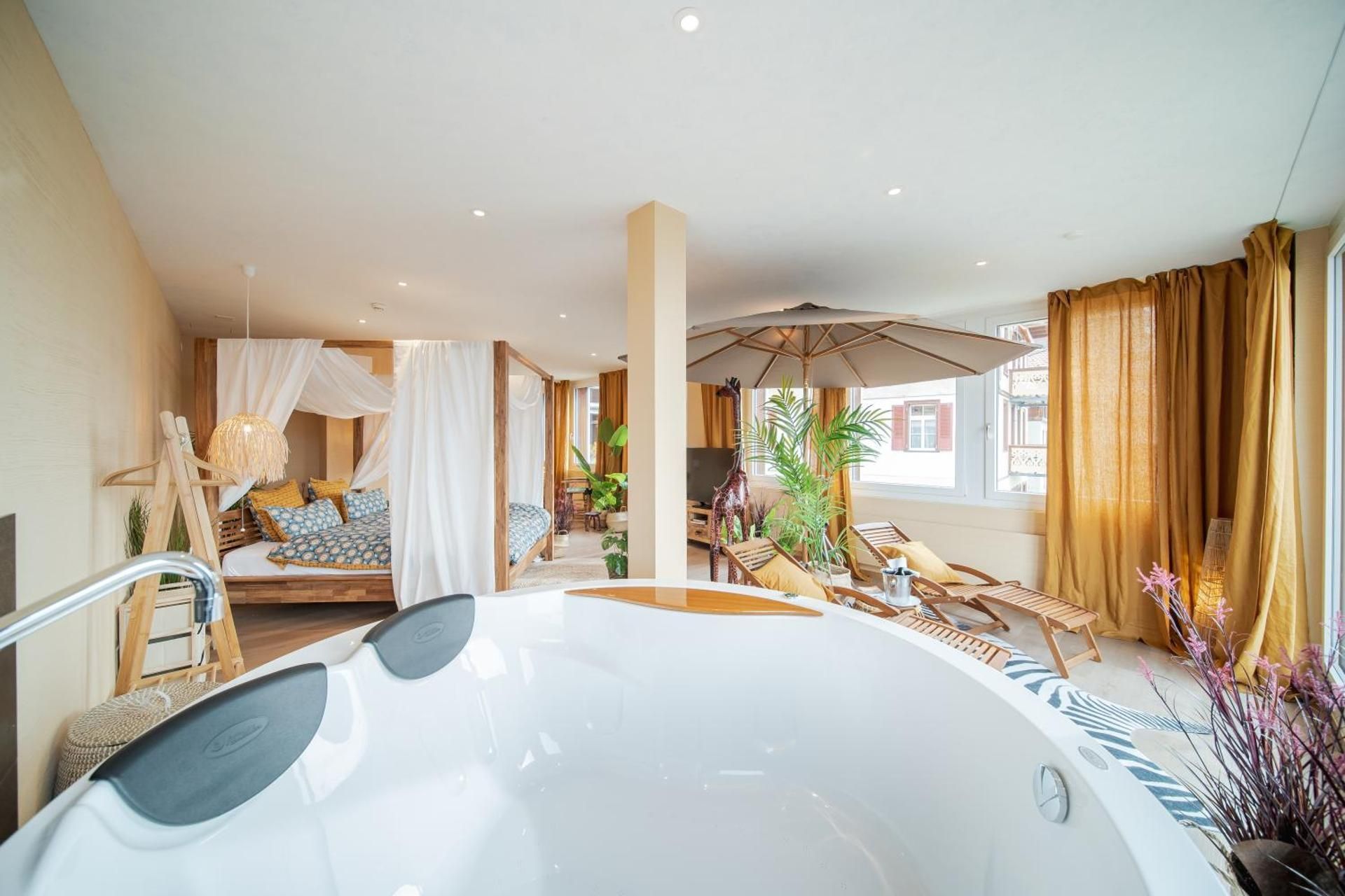 King Suite with Spa Bath - Massai Lodge