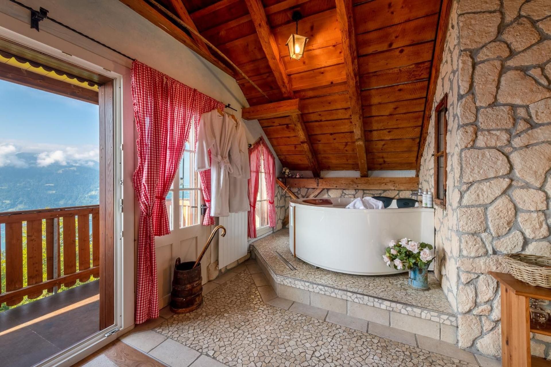 Chalet Alpenglut Suite with Spa Bath