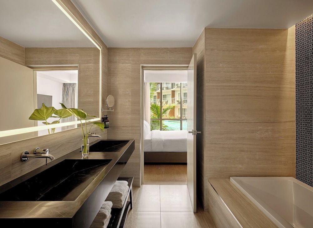 Suite, Multiple Beds, Garden View