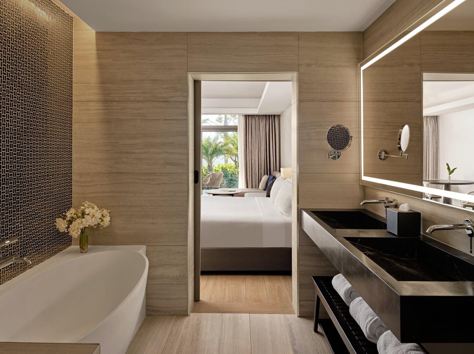1 King Junior Suite Corner Ocean View