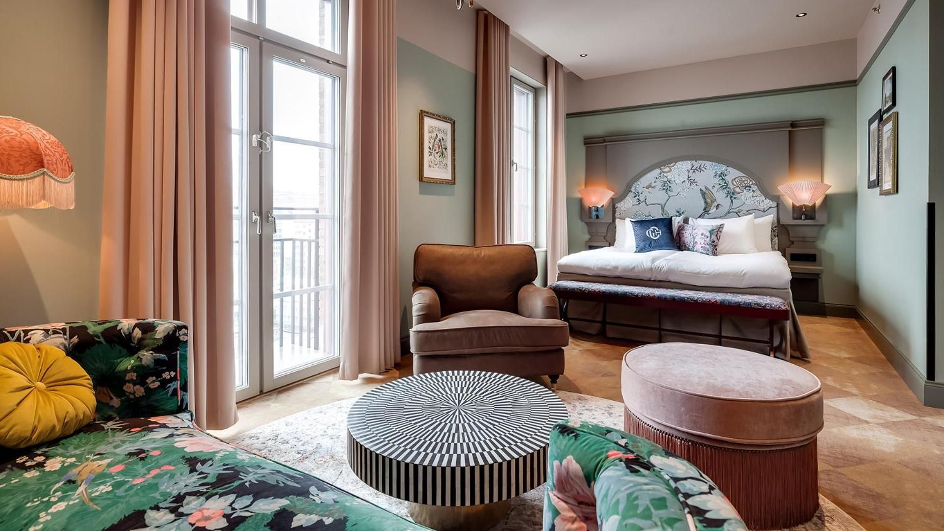 Superior Curiosa - min 25 years of age acceptable