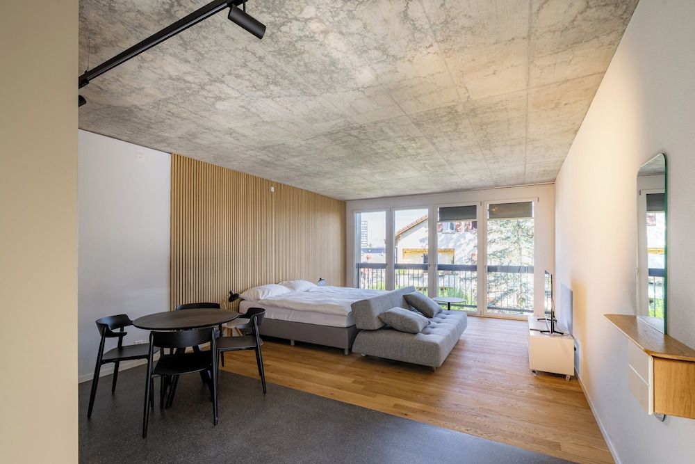 Comfort Room, Balcony