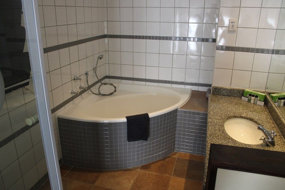 The Caledon Hotel & Spa Suite 5