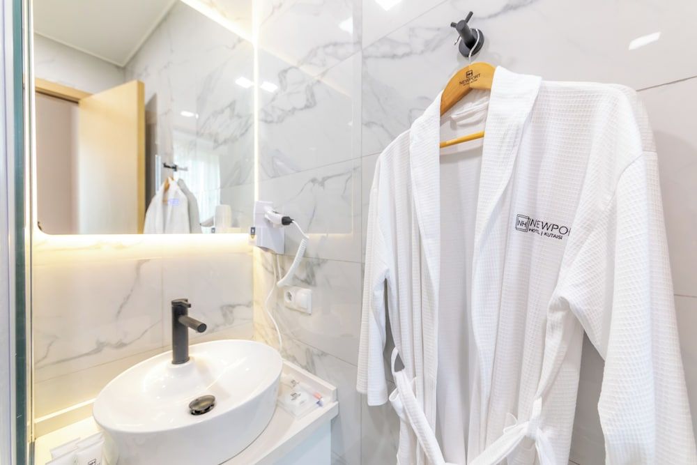 Newport Hotel Kutaisi Standard Twin Room 5