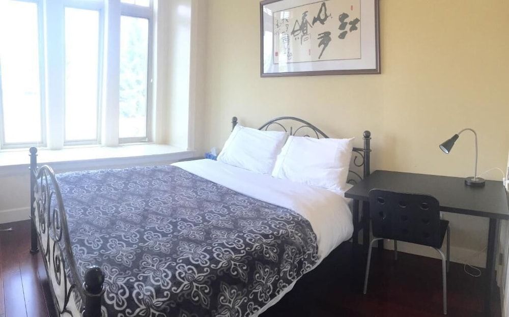 Imperial House Comfort Double Room, 1 Queen Bed, Shared Bathroom 5