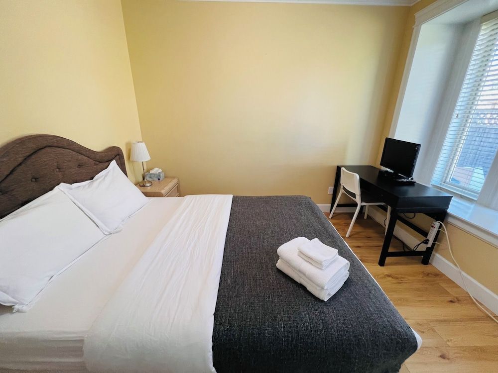 Imperial House Comfort Double Room, 1 Queen Bed, Shared Bathroom 2