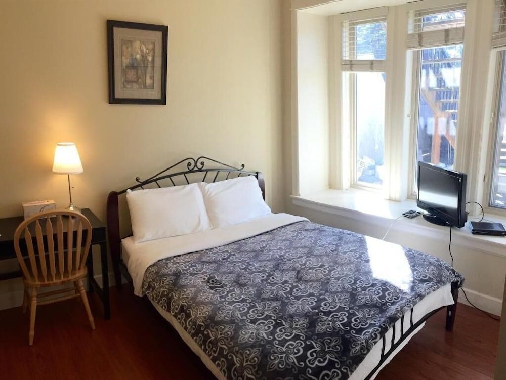 Imperial House Comfort Double Room, 1 Queen Bed, Shared Bathroom 3