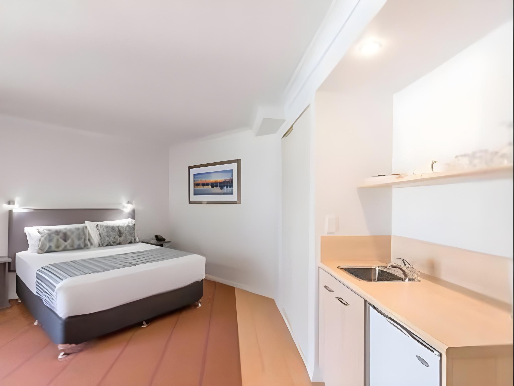 Hope Harbour Hotel Standard Queen Room