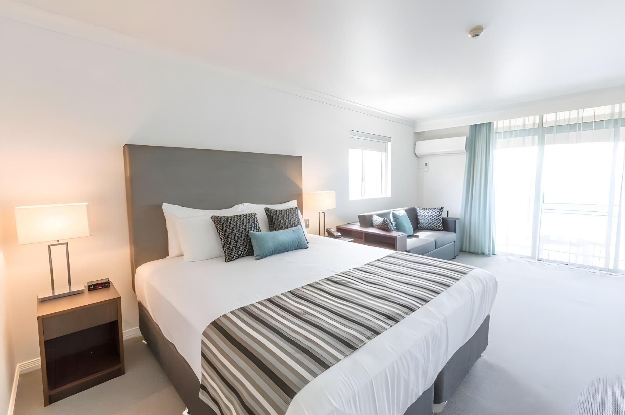 Deluxe King Room with Marina View