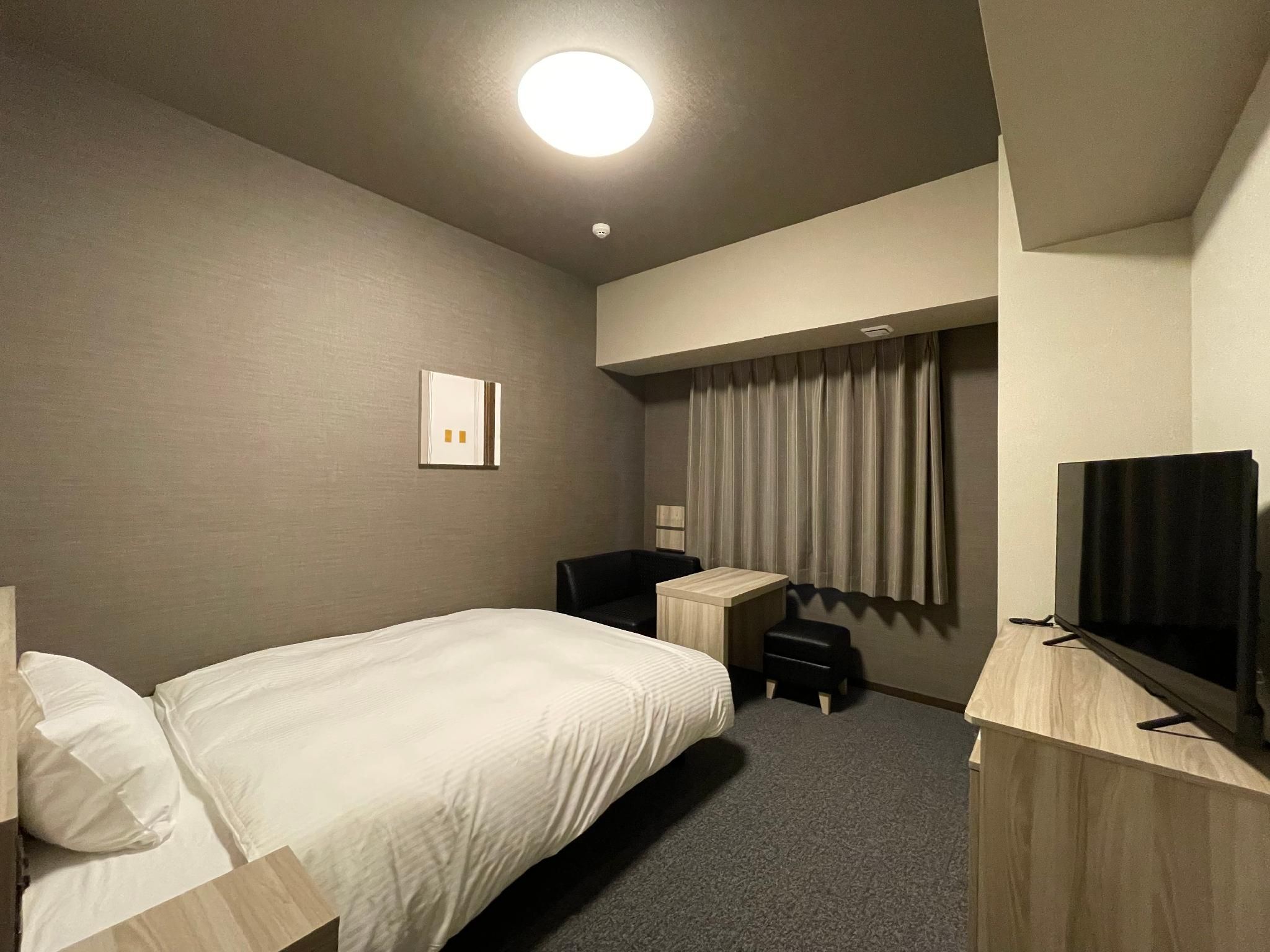 Single Room - Smoking, E-Cigarettes Only