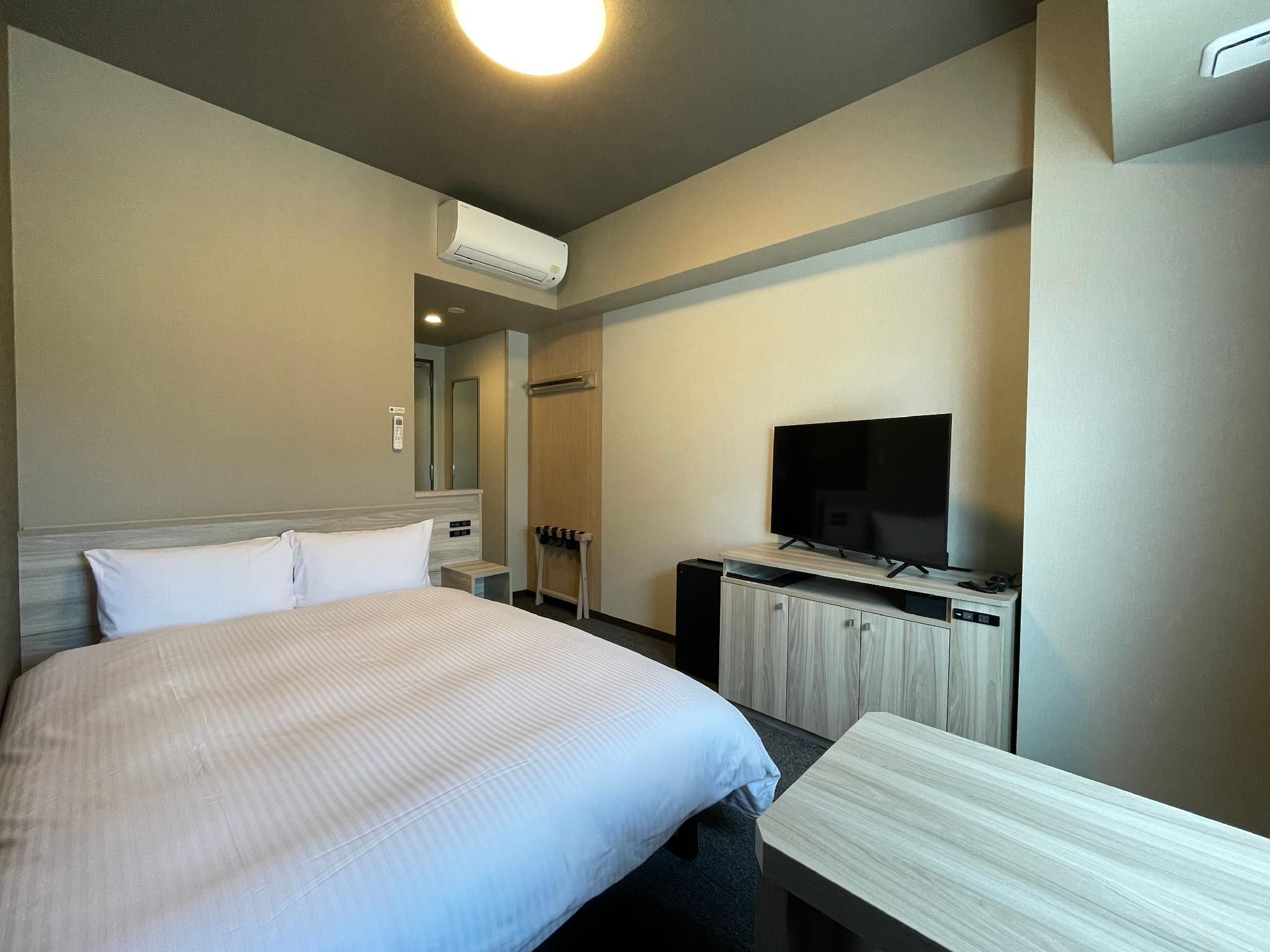 Semi Double Room - Electronic Cigarette Only