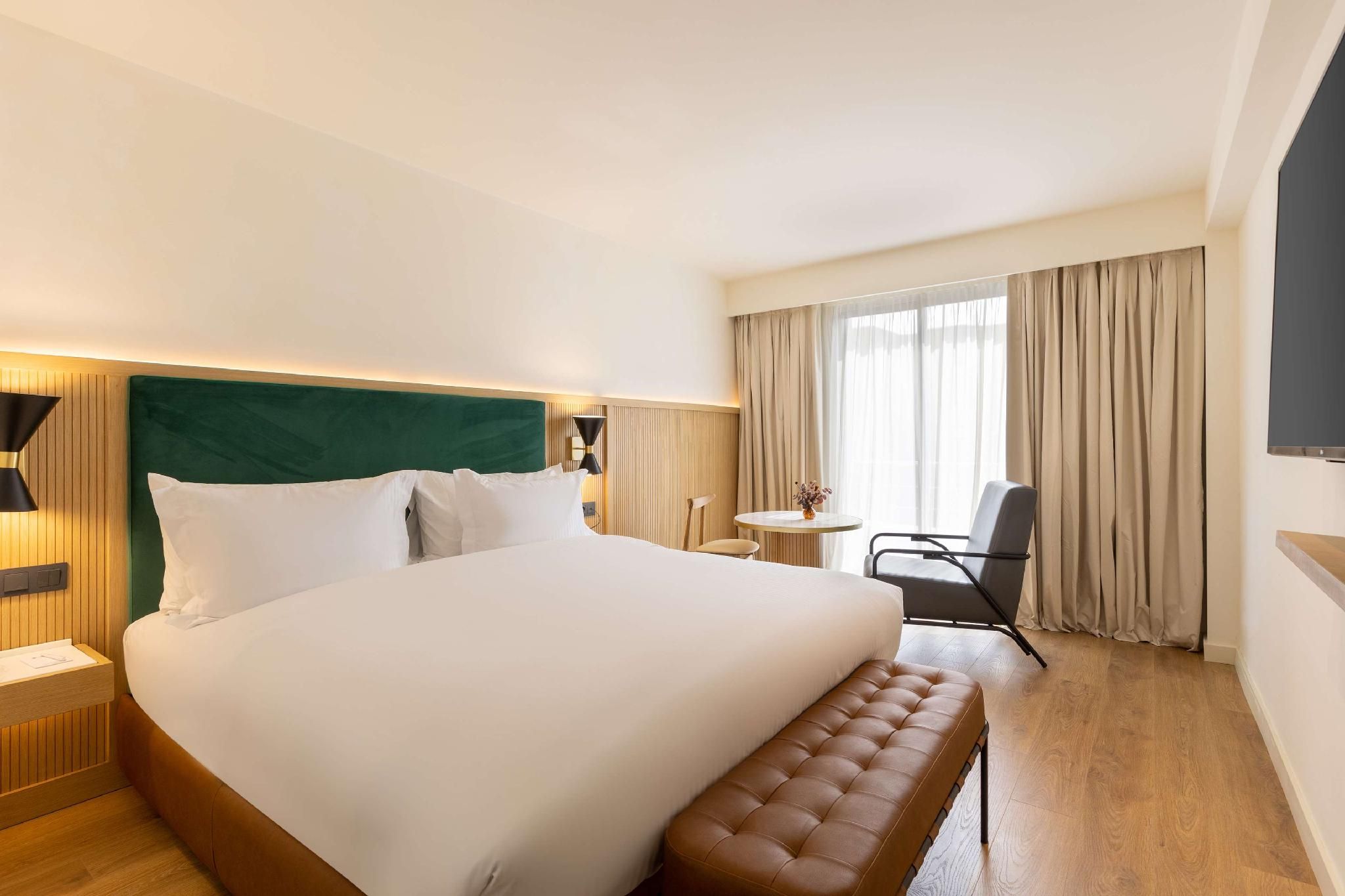1 King Bed, Nonsmoking, Comfort Room, Garden View