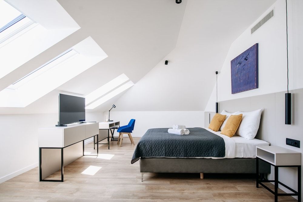 Kala Luxury rooms by DuHomes