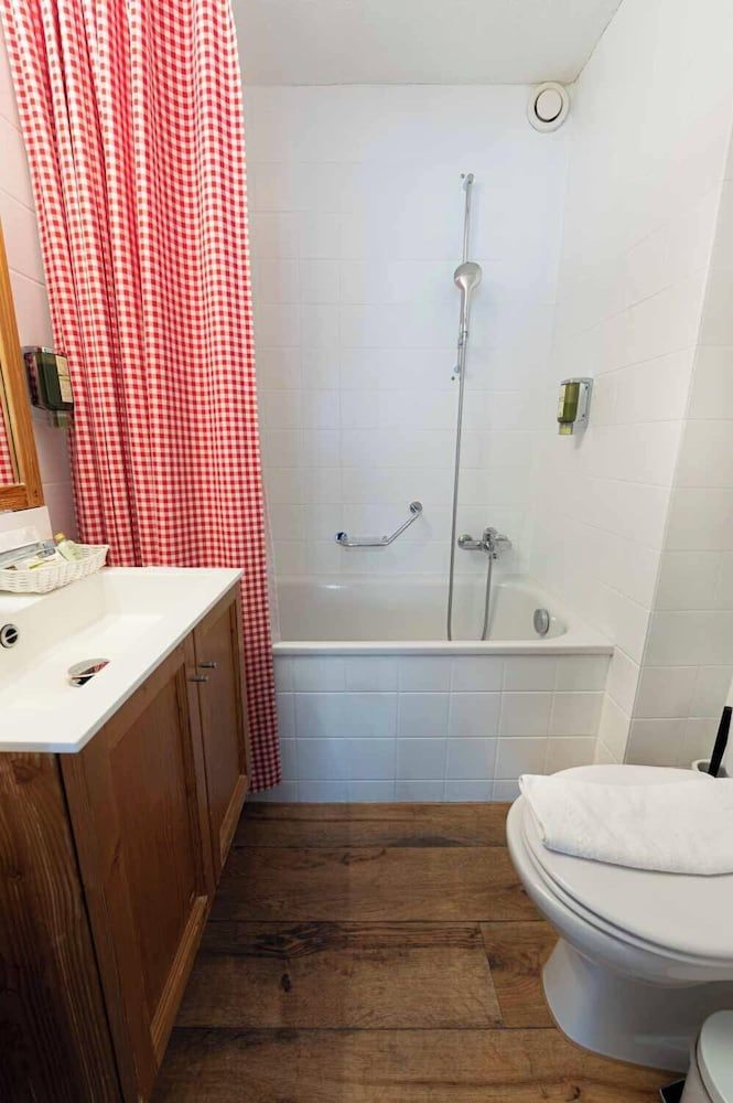 Hotel Bernerhof Grindelwald Superior Double Room, Balcony, Mountain View (Eiger) 17