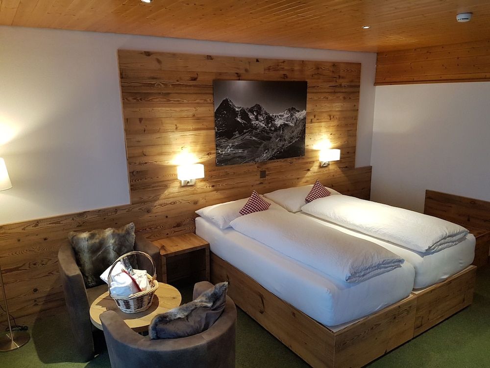 Hotel Bernerhof Grindelwald Deluxe Double Room, Balcony, Mountain View 5