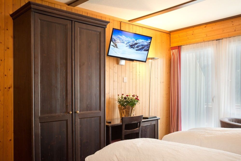 Hotel Bernerhof Grindelwald Superior Double Room, Balcony, Mountain View (Eiger) 8